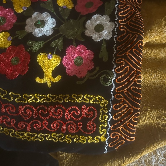 Fabulous Embroidered Pillow Cover, Bright Multicolor & Black Velvet. 15.5 x 25.5 - Picture 6 of 9